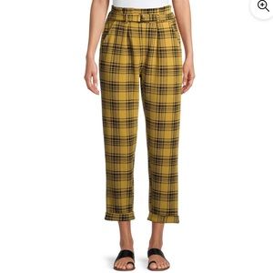 No Boundaries High Rise
Paperbag Pants with D-Ring Belt